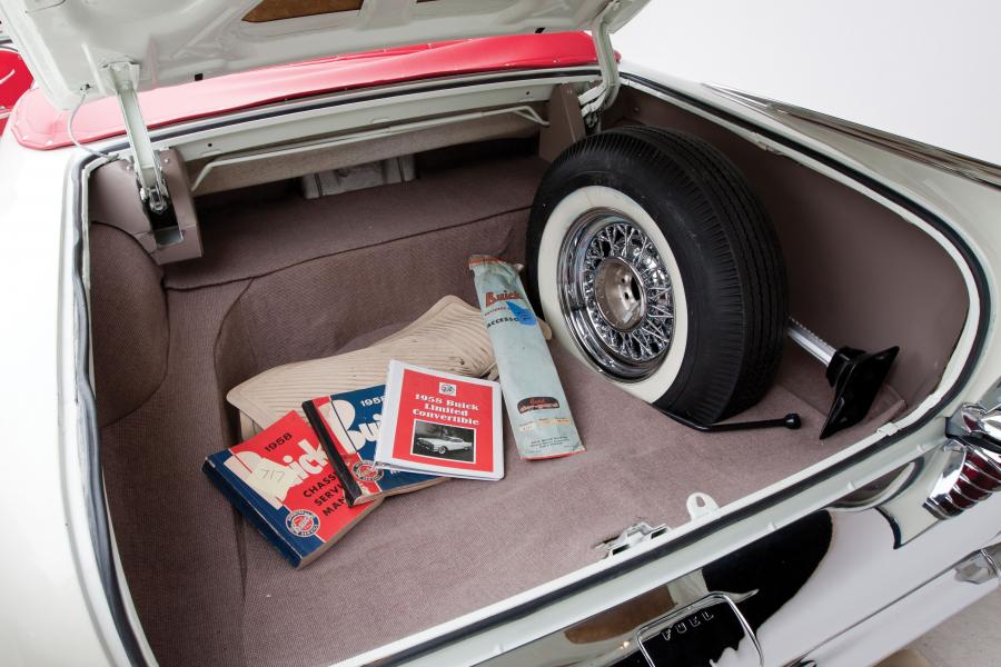 Багажник Buick Limited Convertible 1958 года  (фото 28 из 57)